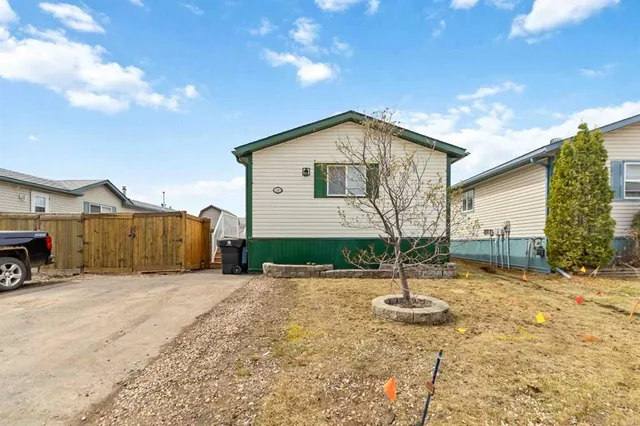240 Mckinlay Cres, Fort McMurray 2