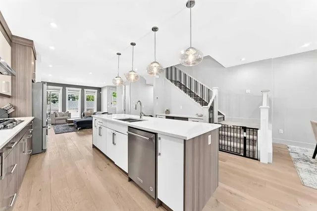 218 26 Ave, Calgary 5