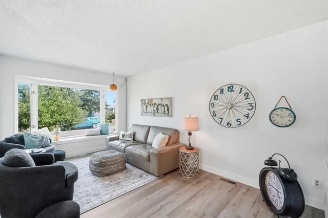 2333 16 St, Calgary 4