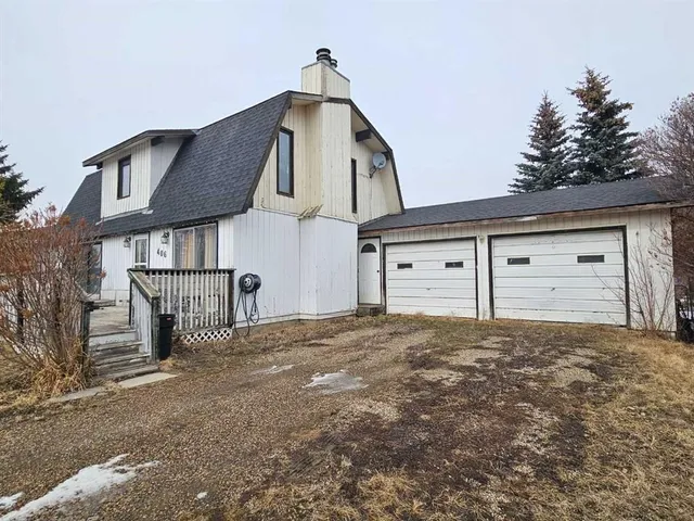 406 8 St, Beiseker 2