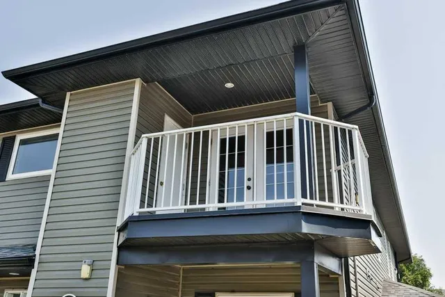 734 Heritage Blvd #5, Lethbridge 2