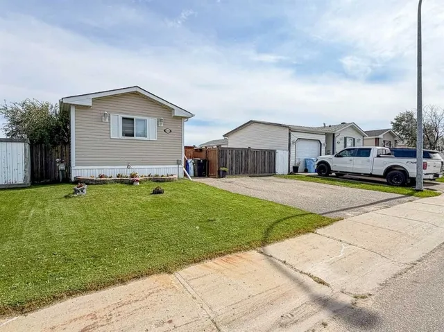 373 Harpe Way, Fort McMurray 2