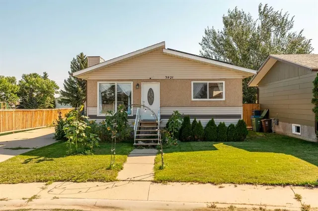3921 Harmony Pl, Taber 2