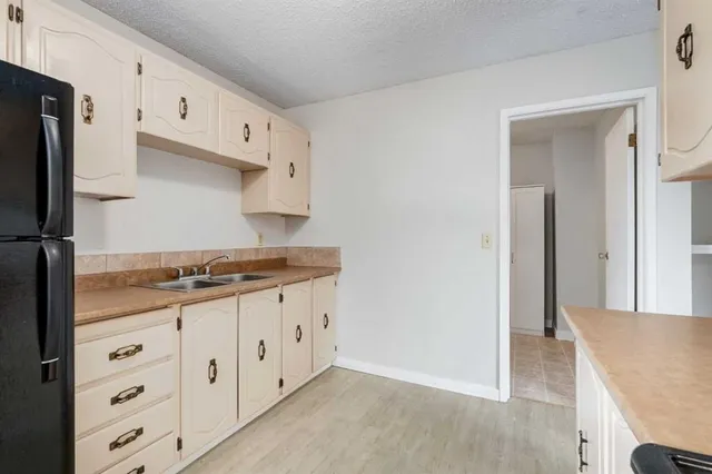 4527 73 St #6, Calgary 4