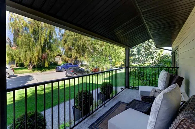 128 Chinook Dr, Calgary 5