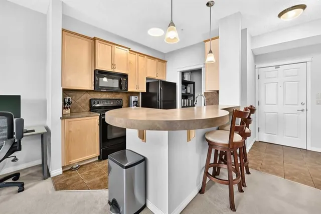 37 Prestwick Dr #204, Calgary 4