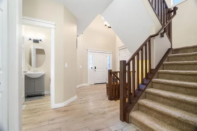 417 River Heights Dr, Cochrane 4