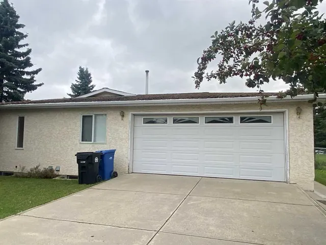 415 1 Ave, Sundre 5