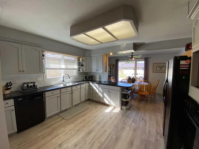 3 Lake Bevan Dr, Brooks 4