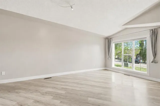 206 Highwood Village Pl, High River 5