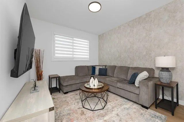 146 Heritage Cir, Cochrane 3