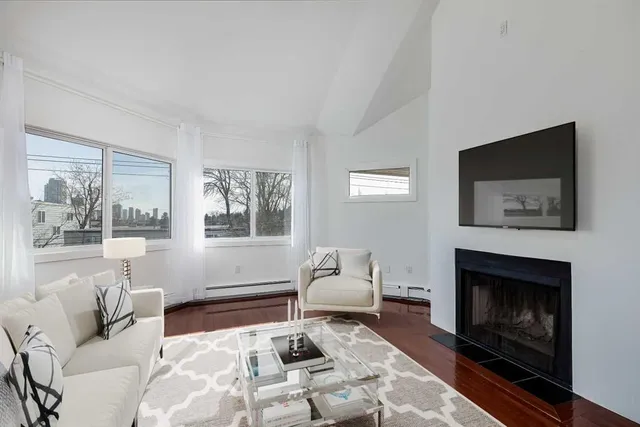 2214 14A St #302, Calgary 2