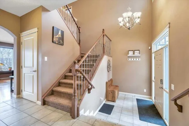 8 Sunset Sq, Cochrane 5