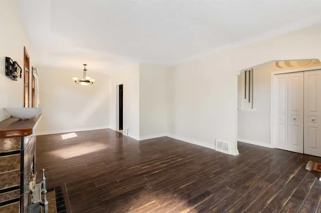 1741 24 St, Calgary 5