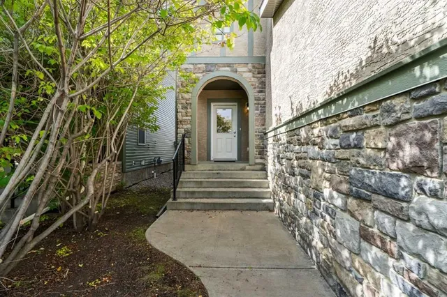 295 Aspen Hills Close, Calgary 2