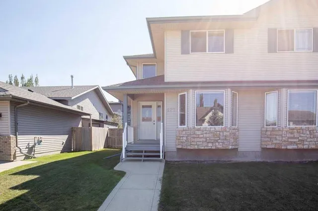 127 Lyons Close, Red Deer 1