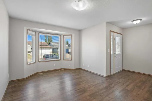 127 Lyons Close, Red Deer 5