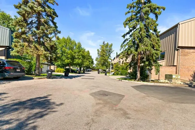 31 Brae Glen Crt, Calgary 5