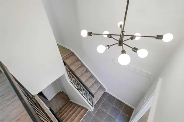 237 Sabrina Way, Calgary 5