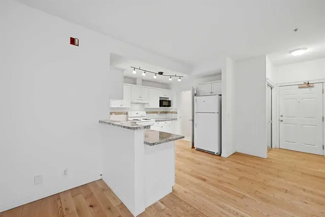 2134 Kensington Rd #106, Calgary 5