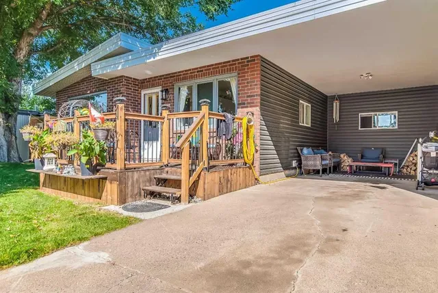 362 7 St, Medicine Hat 2