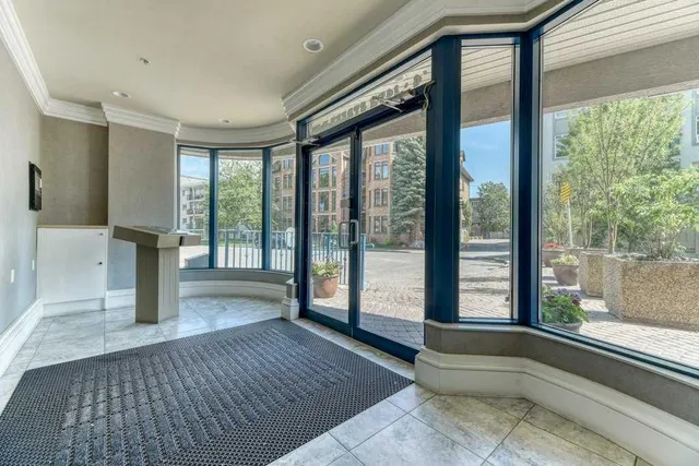 4 14 St #210, Calgary 3