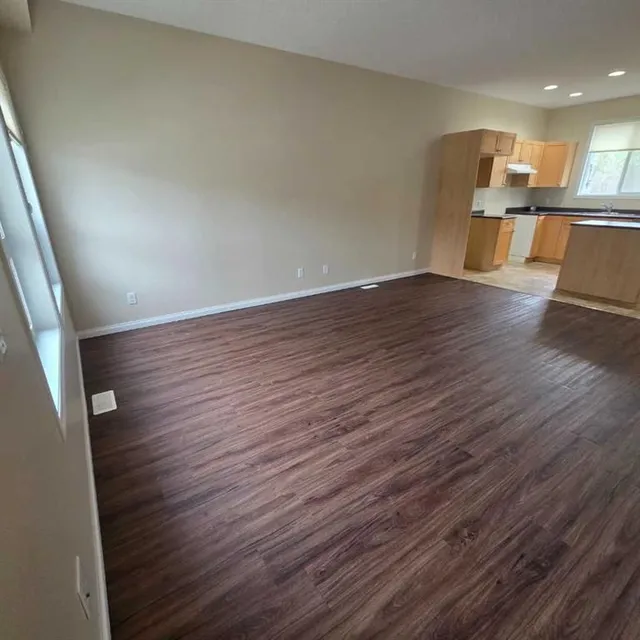 624 41 Street #4, Edson 4