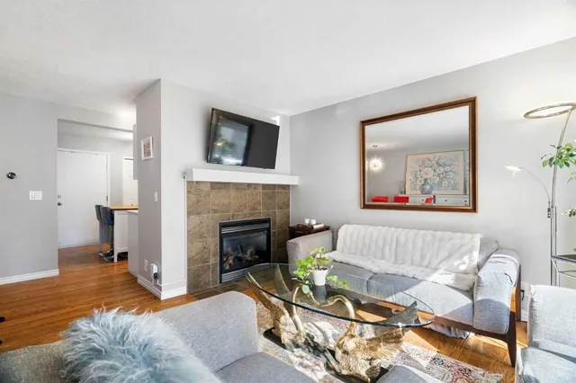 2429 28 St #3, Calgary 5