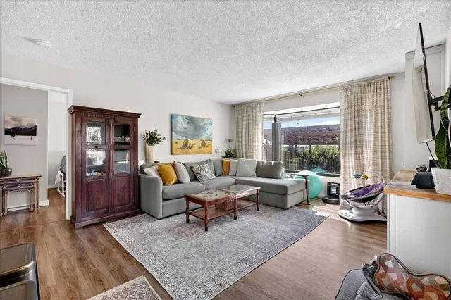 227 Lynnwood Dr, Calgary 5