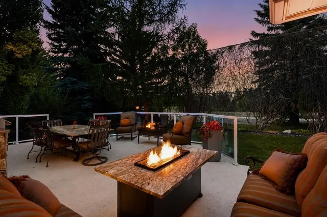880 Shawnee Dr, Calgary 2