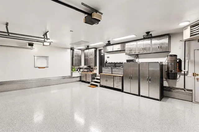 880 Shawnee Dr, Calgary 5