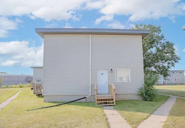 305 5 St #40, Wainwright 3