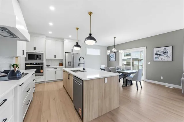 10 Waterford Mews, Chestermere 5