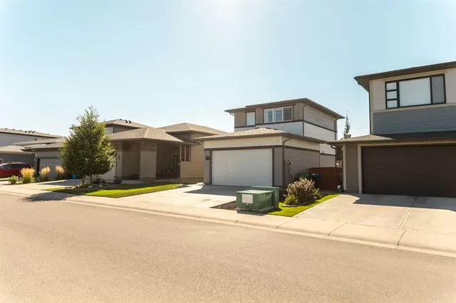 917 Atlantic Cove, Lethbridge 3