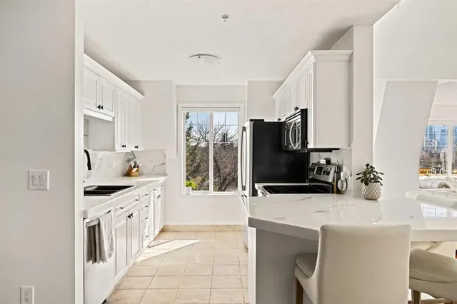 1110 5 Ave #305, Calgary 3
