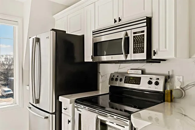1110 5 Ave #305, Calgary 5