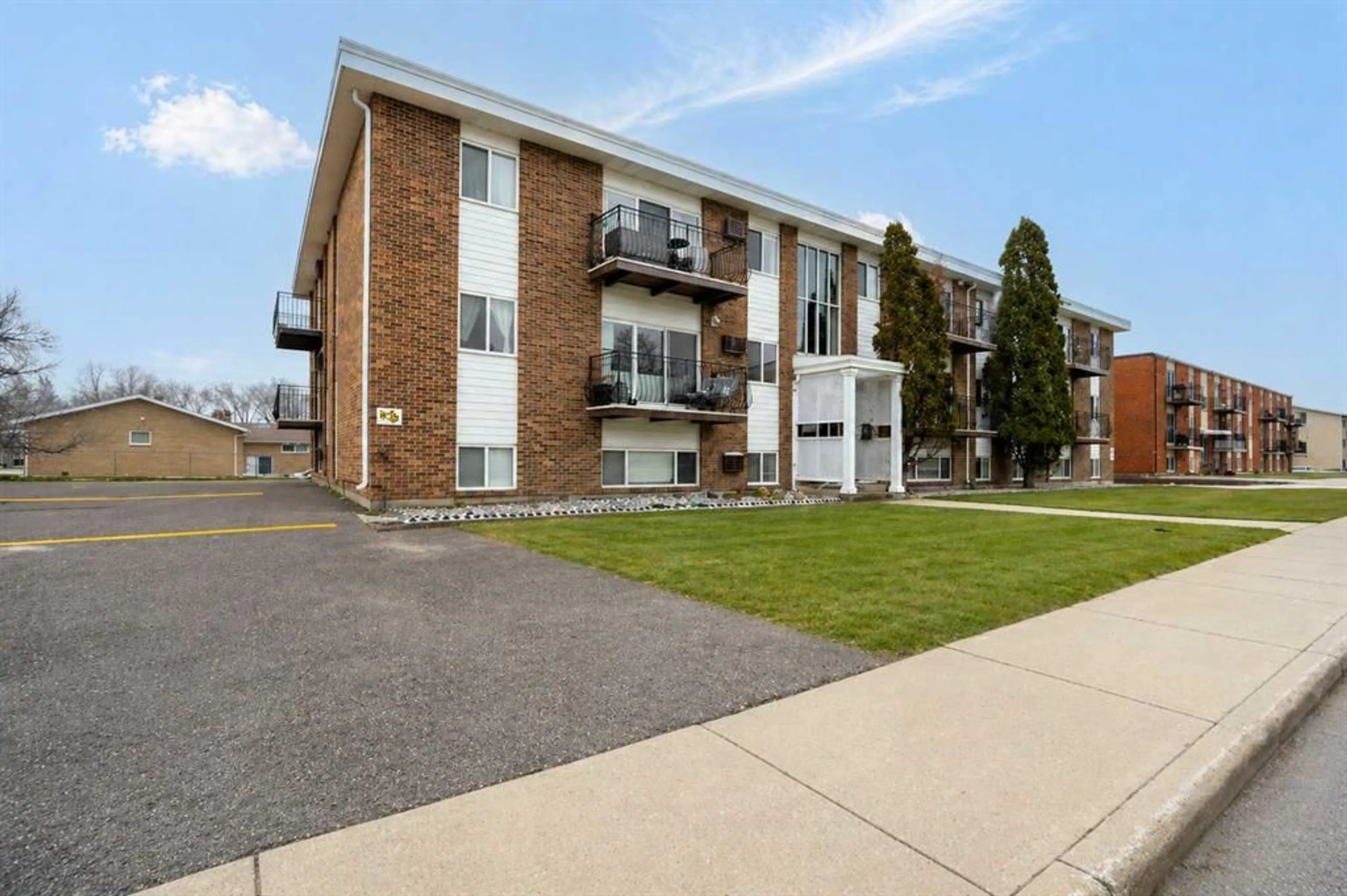 pillar/IMG-A2341093_1.jpg