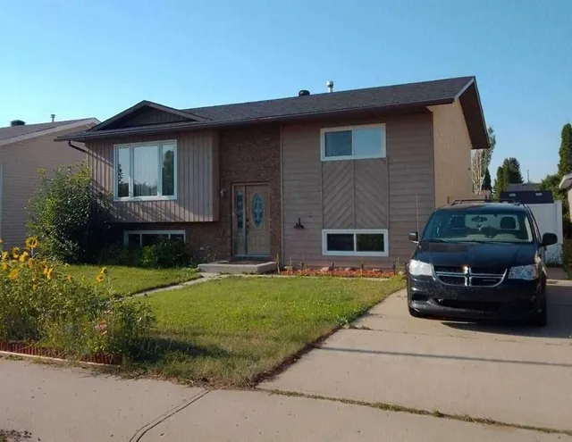 47 East Glen St, Medicine Hat 2
