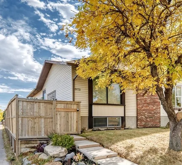 8432 Berkley Rd, Calgary