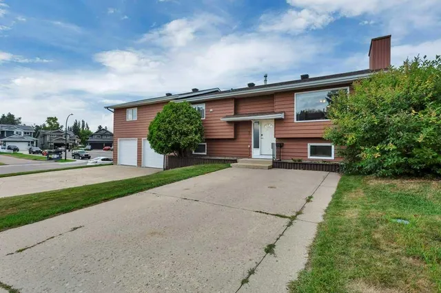 3 Goodacre Close, Red Deer 2