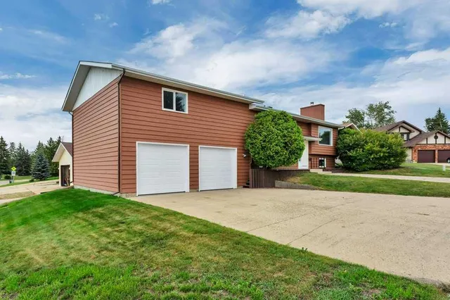 3 Goodacre Close, Red Deer 3