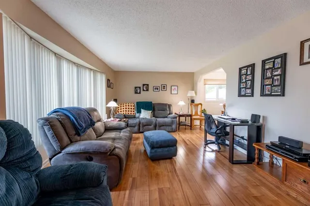 121 Talbot Dr, Hinton 2