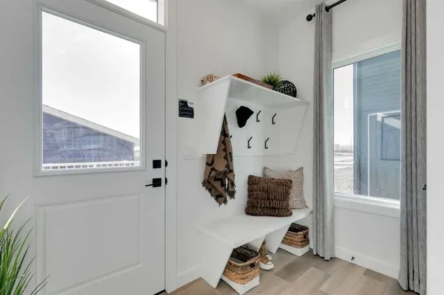 31 Lewiston Pk, Calgary 2
