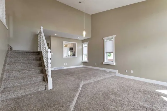 31 Deer Pl, Calgary 5