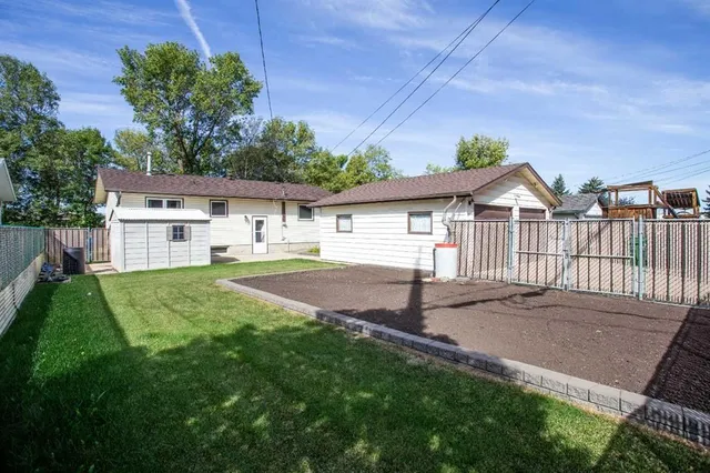 4513 67 St, Camrose 4