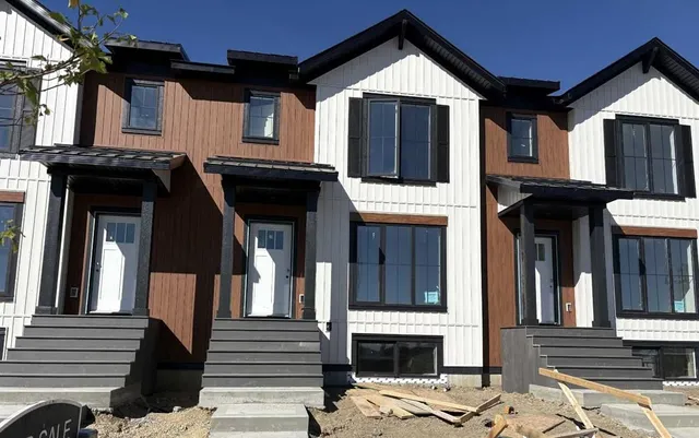 38 Station Dr, Sylvan Lake