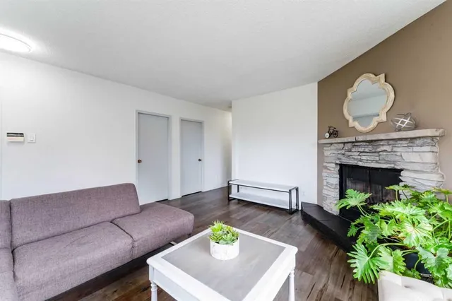 1502 40 St, Calgary 2