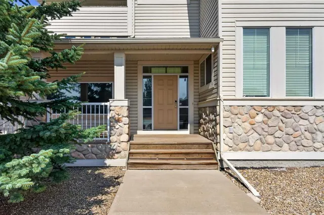 4 Sunset Sq, Cochrane 3