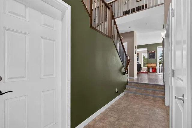 4 Sunset Sq, Cochrane 5