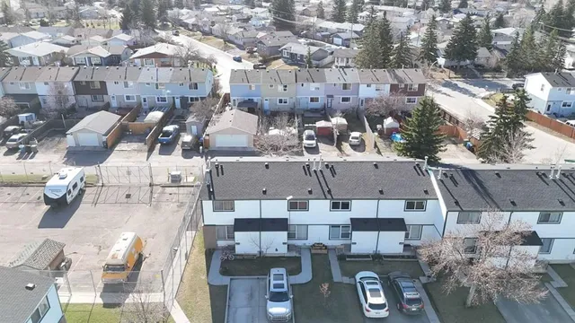 100 Pennsylvania Rd #6, Calgary 3
